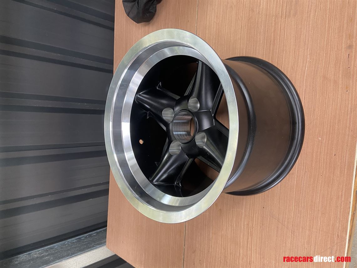 4x-revolution-4-spoke-race-new-13x8-and-13x10