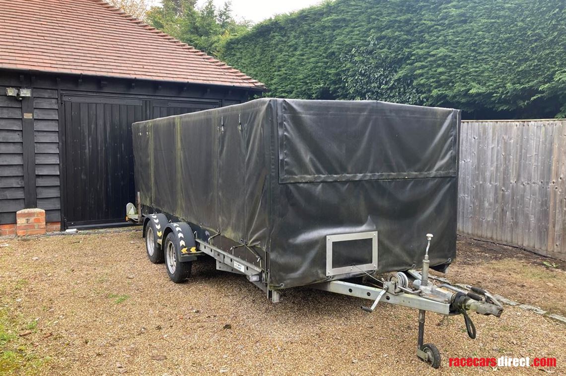 covered-woodford-trailer