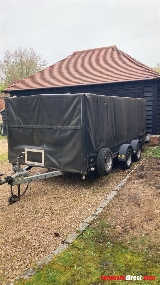 covered-woodford-trailer