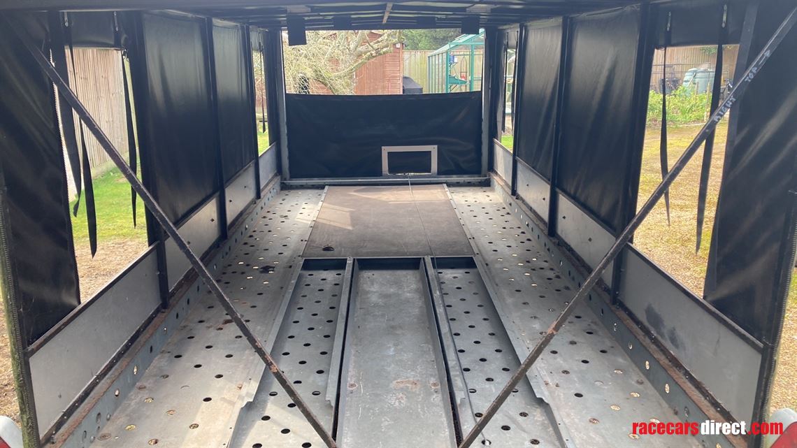 covered-woodford-trailer