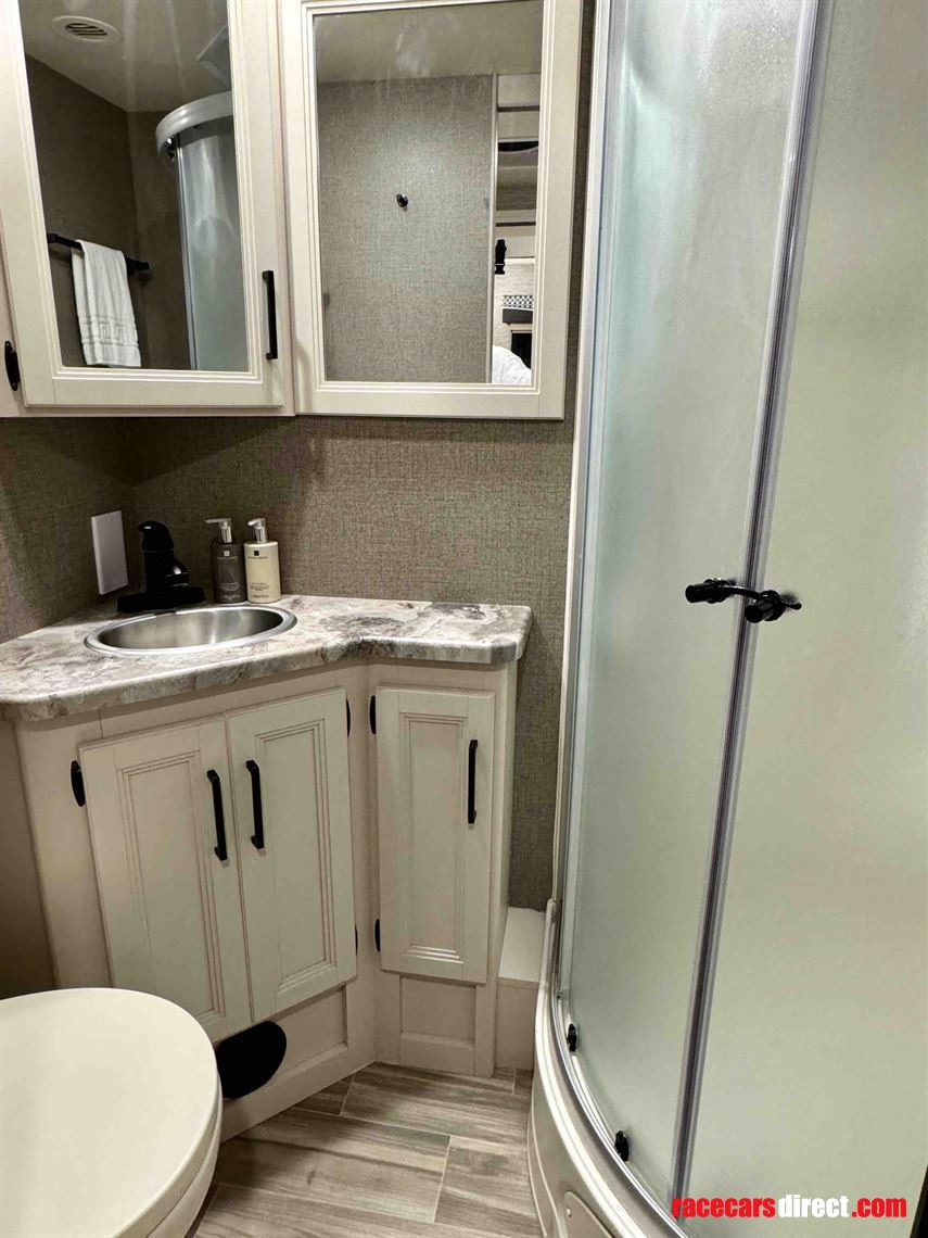 thor-ace-323-bunkhouse