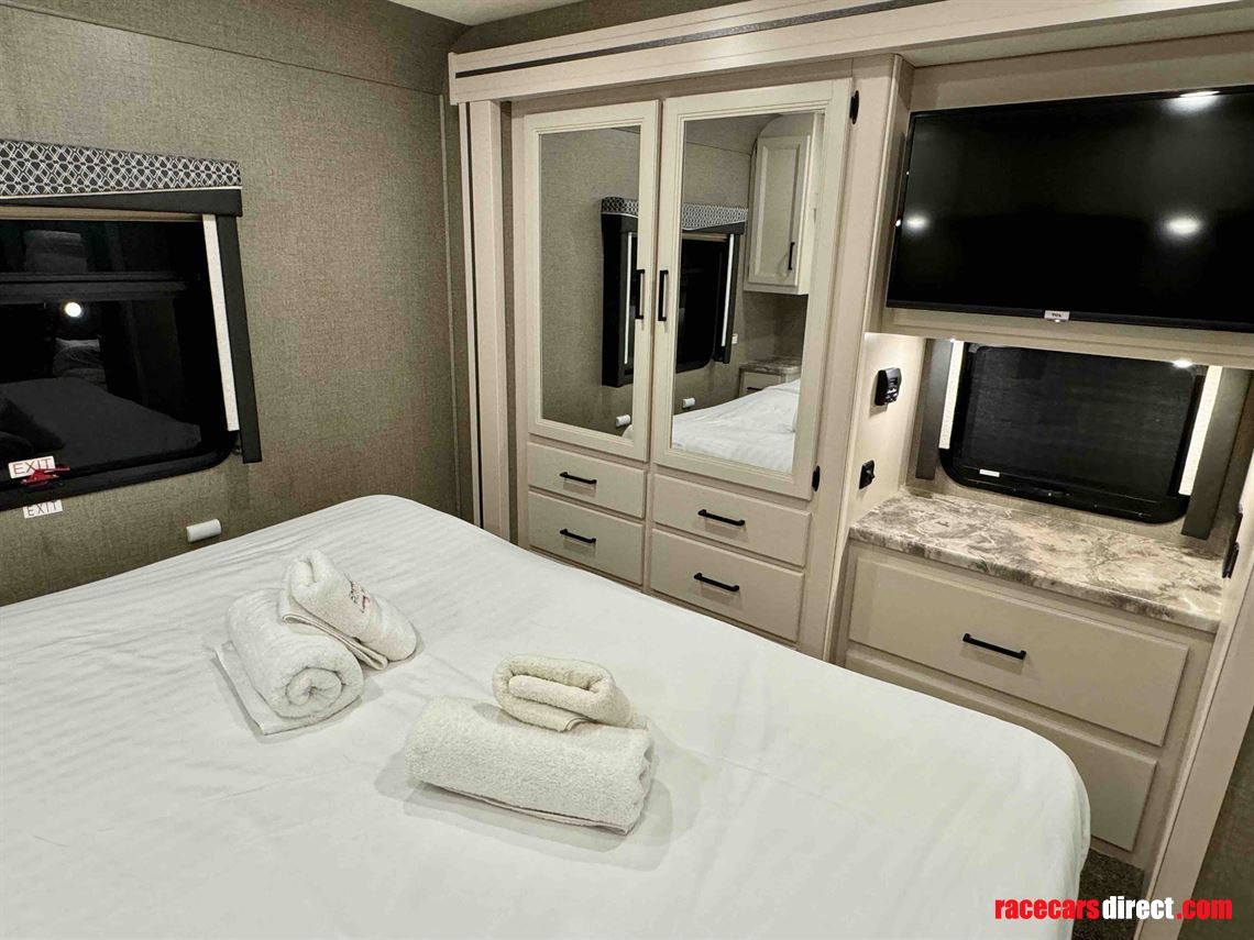 thor-ace-323-bunkhouse