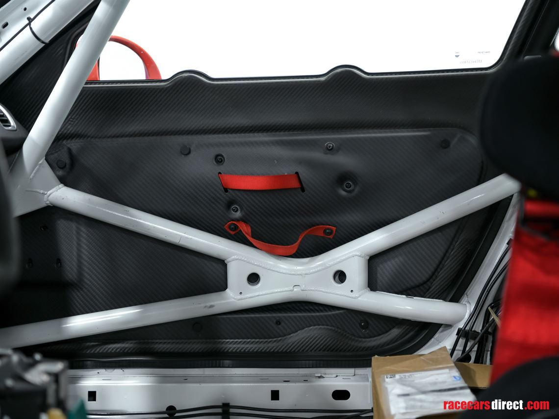 2016-porsche-cayman-gt4-clubsport-mr-reduced