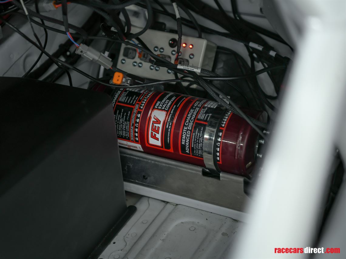 2016-porsche-cayman-gt4-clubsport-mr-reduced