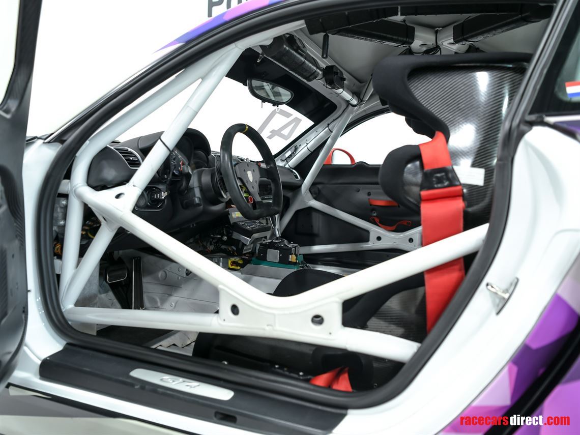 2016-porsche-cayman-gt4-clubsport-mr-reduced