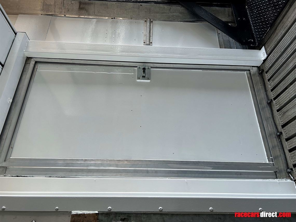 racetrailer---3-cars-living-workshop-space-op