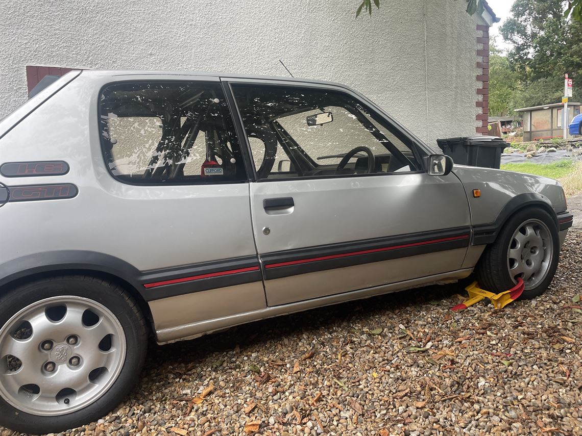 peugeot-205-gti-20