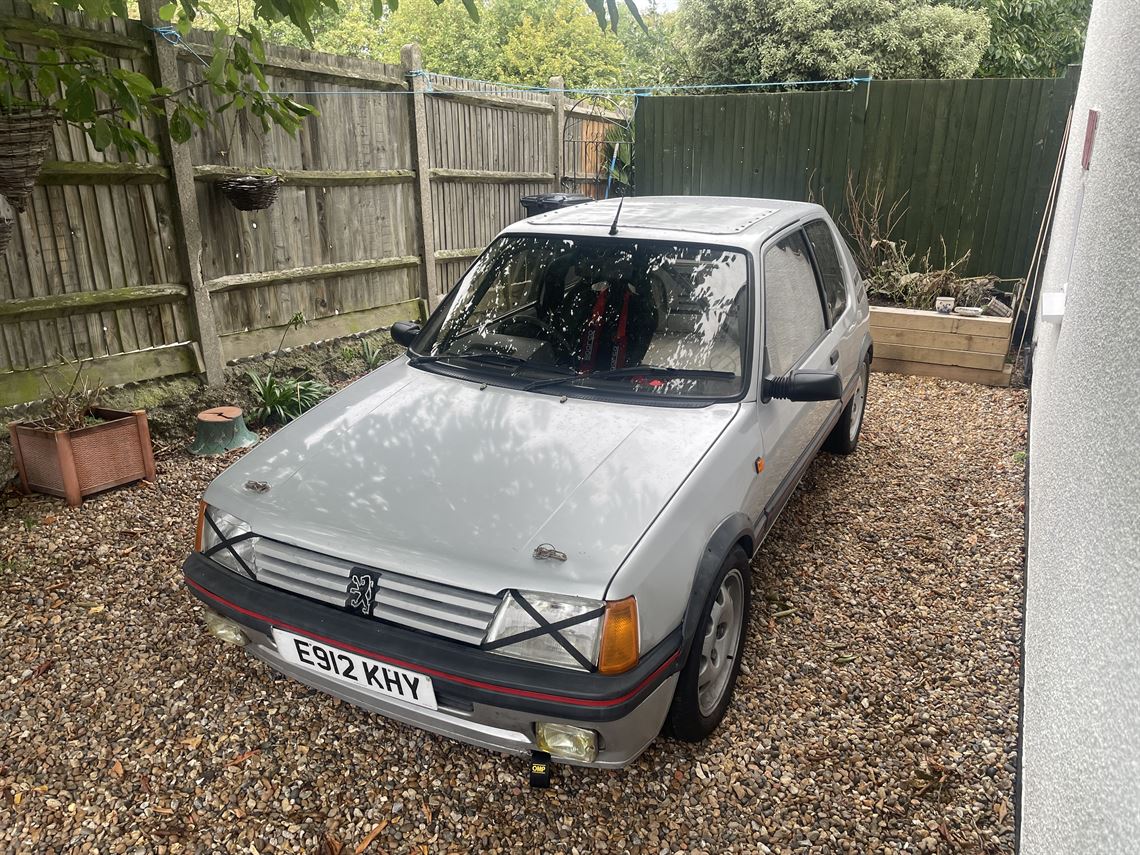 peugeot-205-gti-20