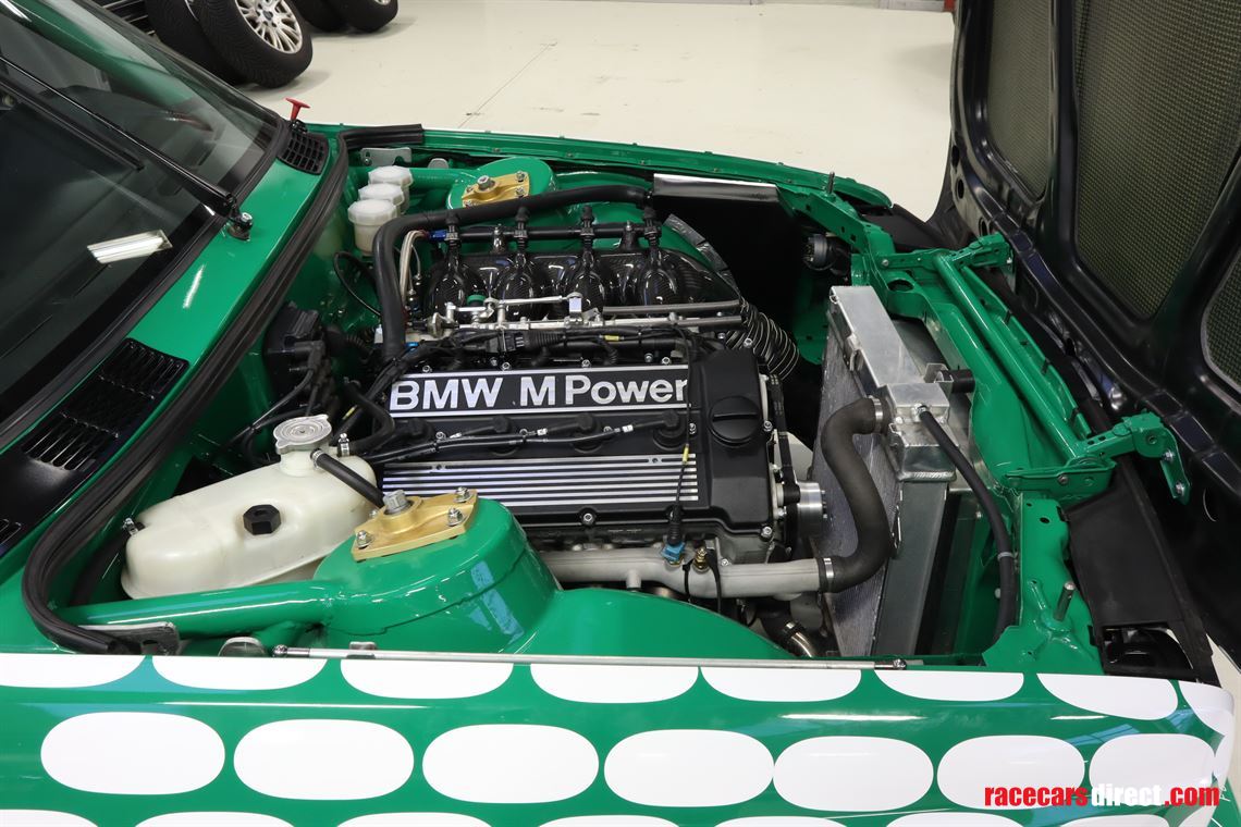 bmw-e30-dtm-92-tic-tac-design