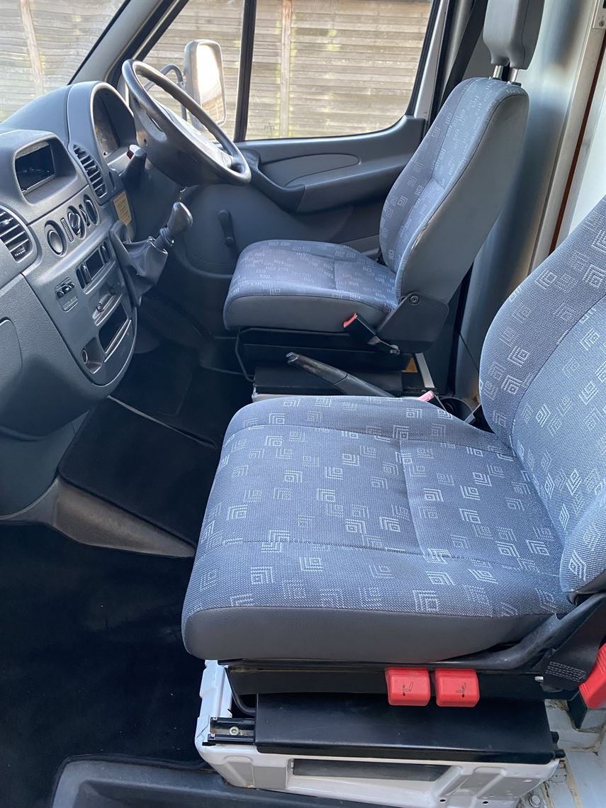 mercedes-sprinter-37-t-race-car-transporter