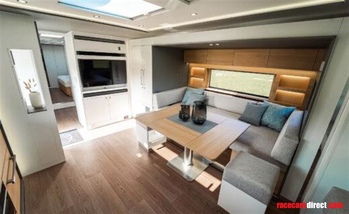 stx-motorhome-mercedes---3-pop-out