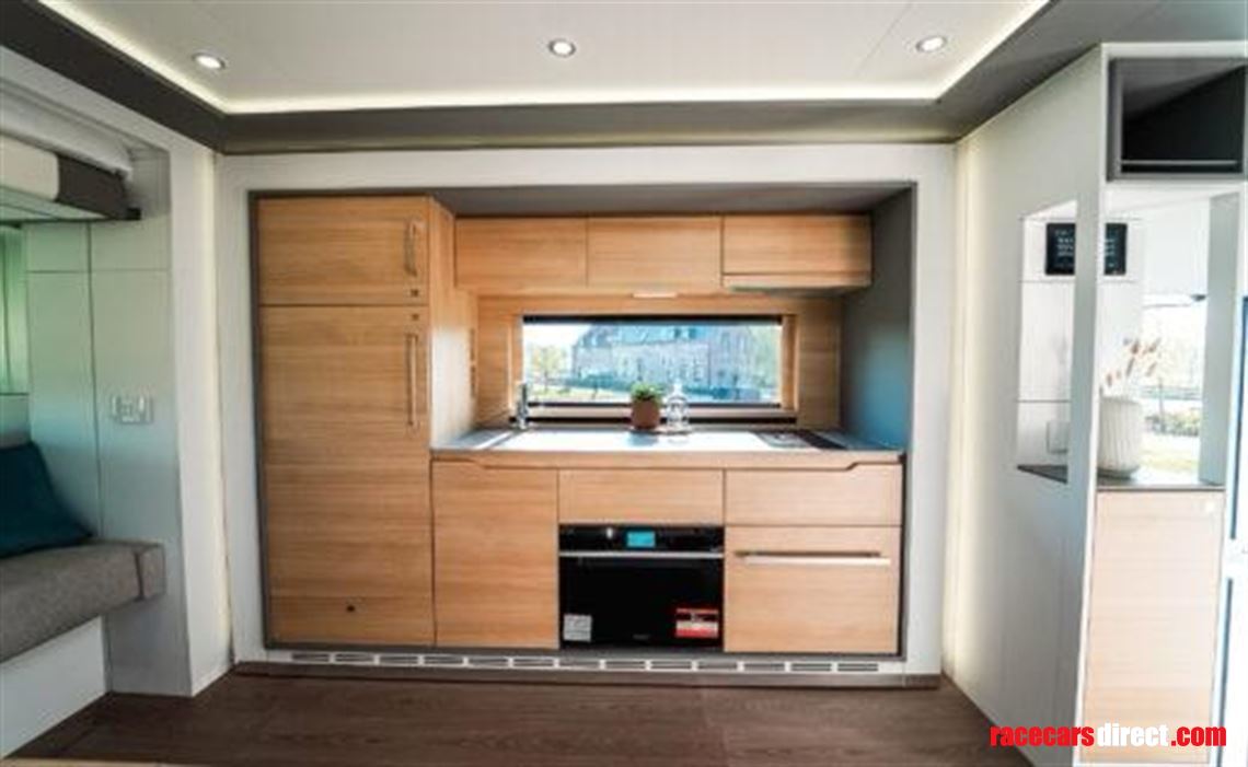 stx-motorhome-mercedes---3-pop-out