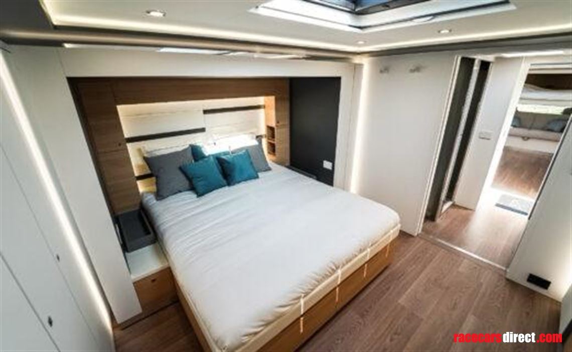 stx-motorhome-mercedes---3-pop-out