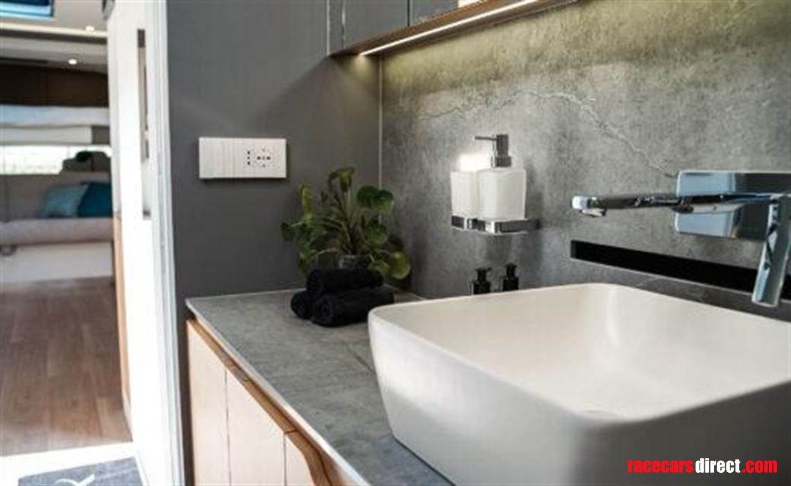 stx-motorhome-mercedes---3-pop-out