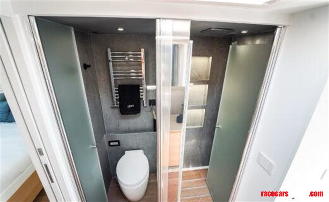 stx-motorhome-mercedes---3-pop-out