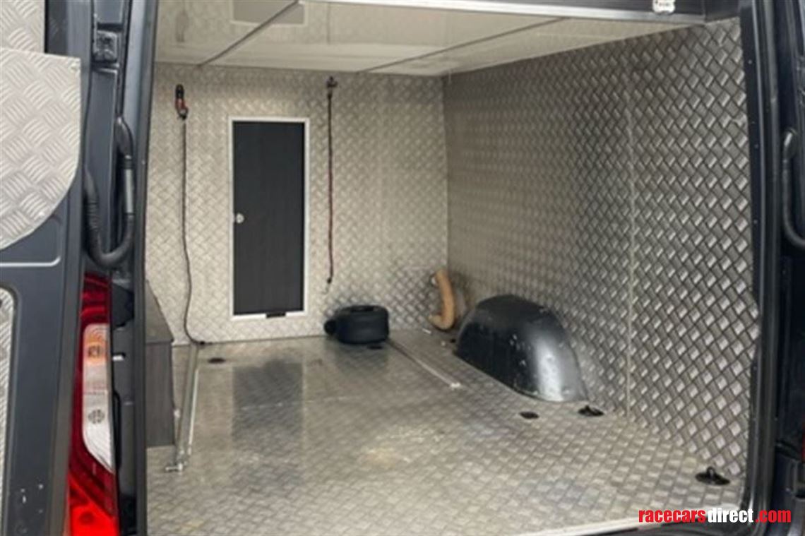 sports-van-bikes-karting-race-van-transporter