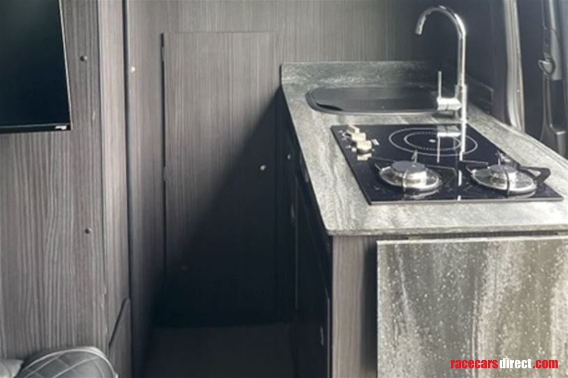 sports-van-bikes-karting-race-van-transporter