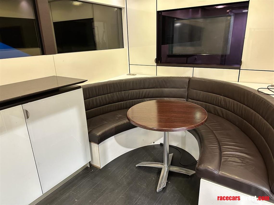 biscoff-scheck-race-transporter