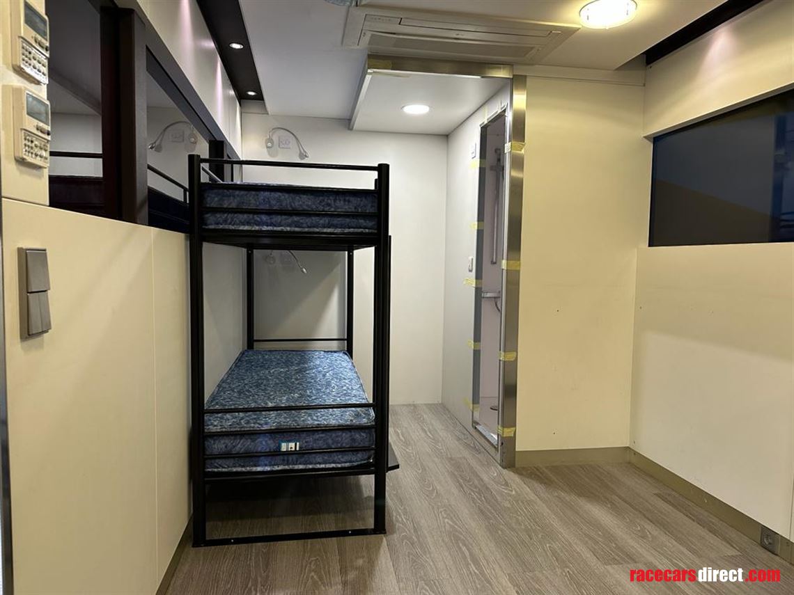 biscoff-scheck-race-transporter