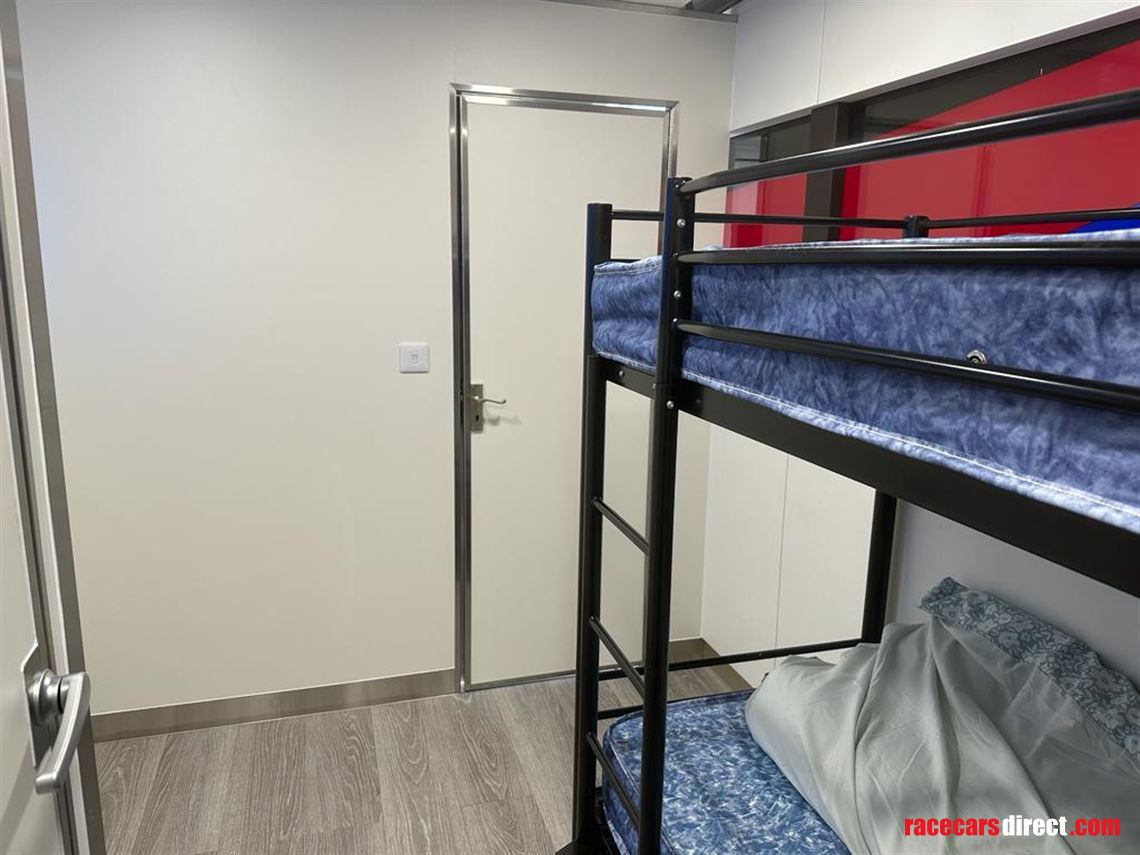 biscoff-scheck-race-transporter