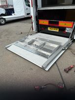 biscoff-scheck-race-transporter