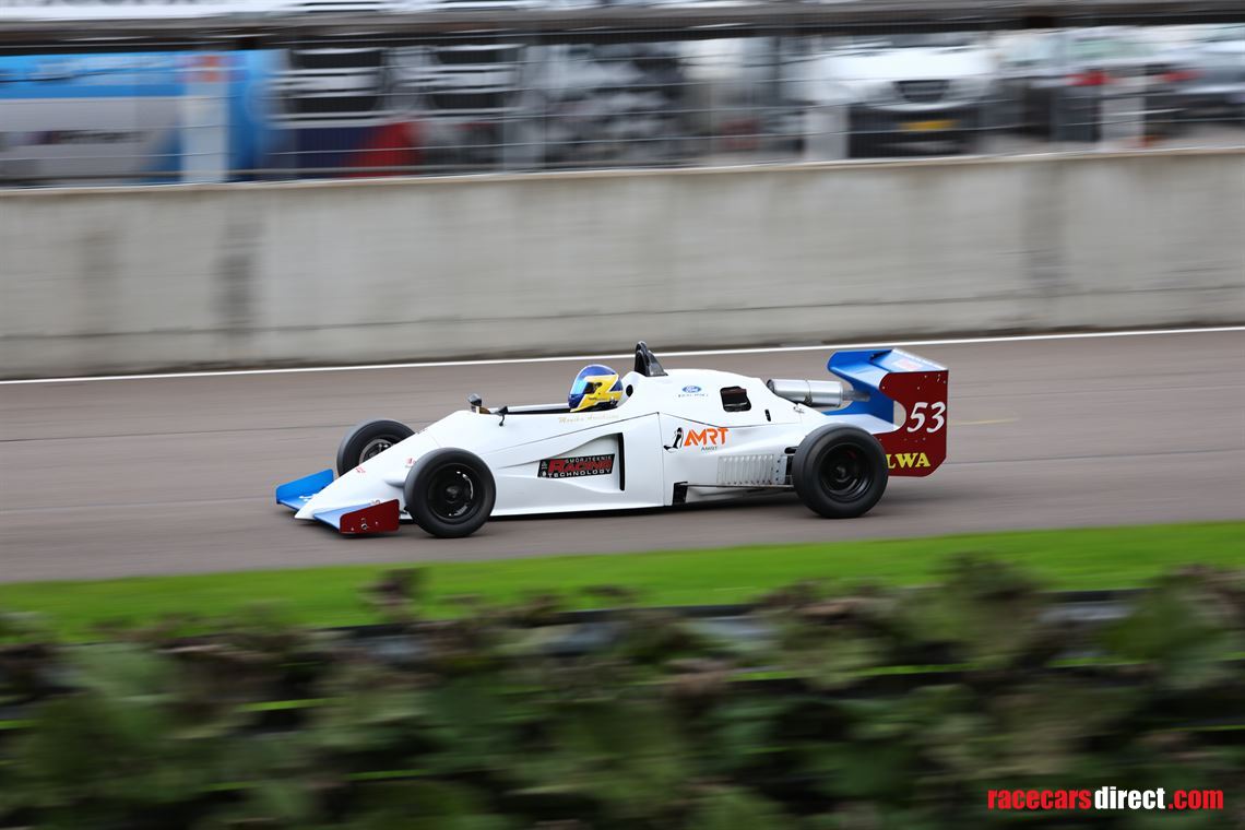 fast-reynard-sf85-ff2000-in-very-good-racing