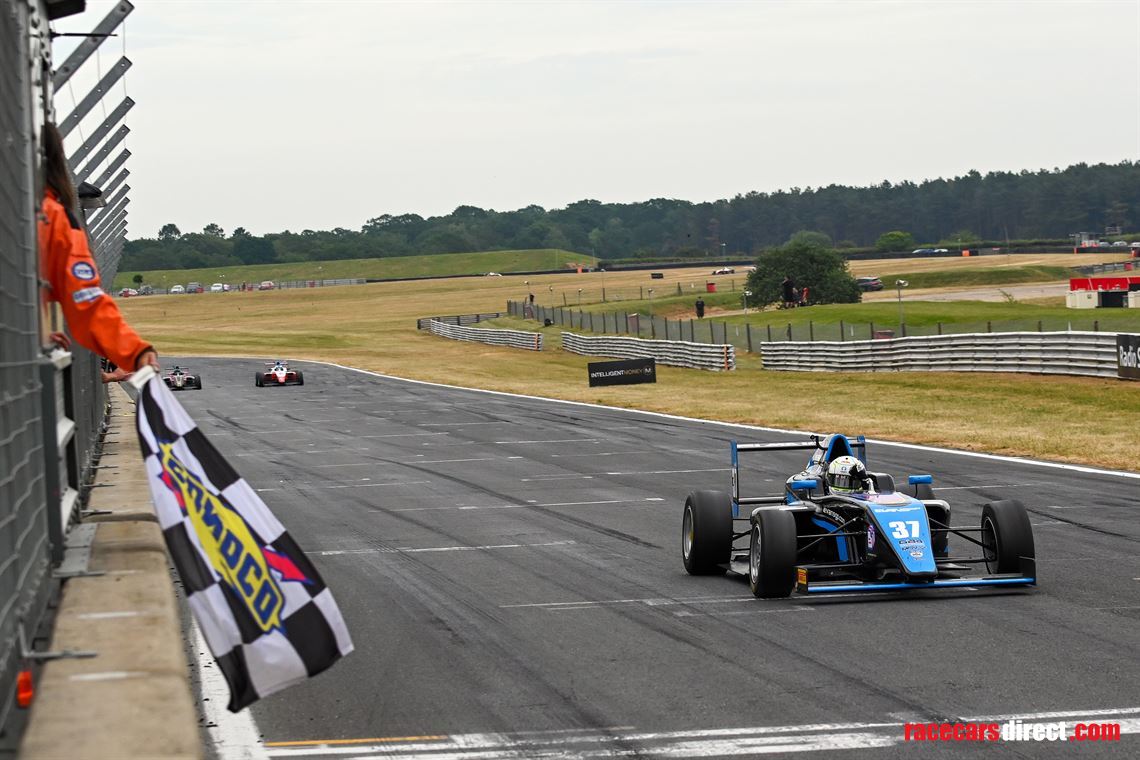 race-winning-tatuus-f4