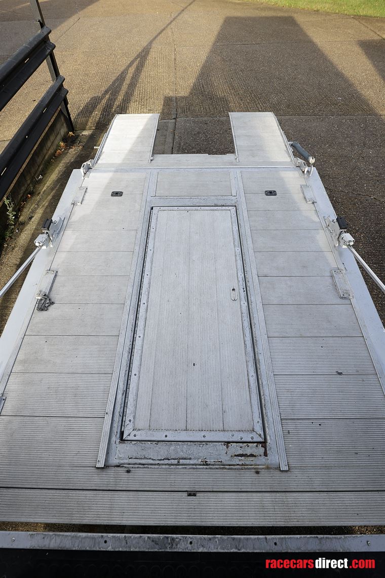 man-tgx-2-car-transporter-with-office-and-6m