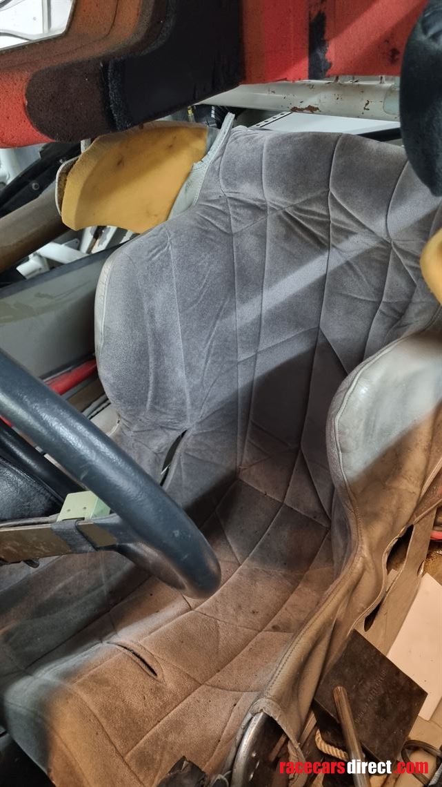 The reason this seat is grey rather than black, is that Ricky Rudd saw it as lucky. Another thing to prove the history of this car