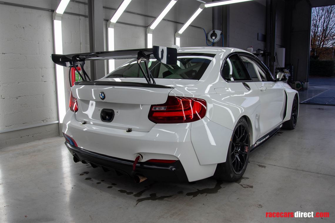 bmw-m235i-racing