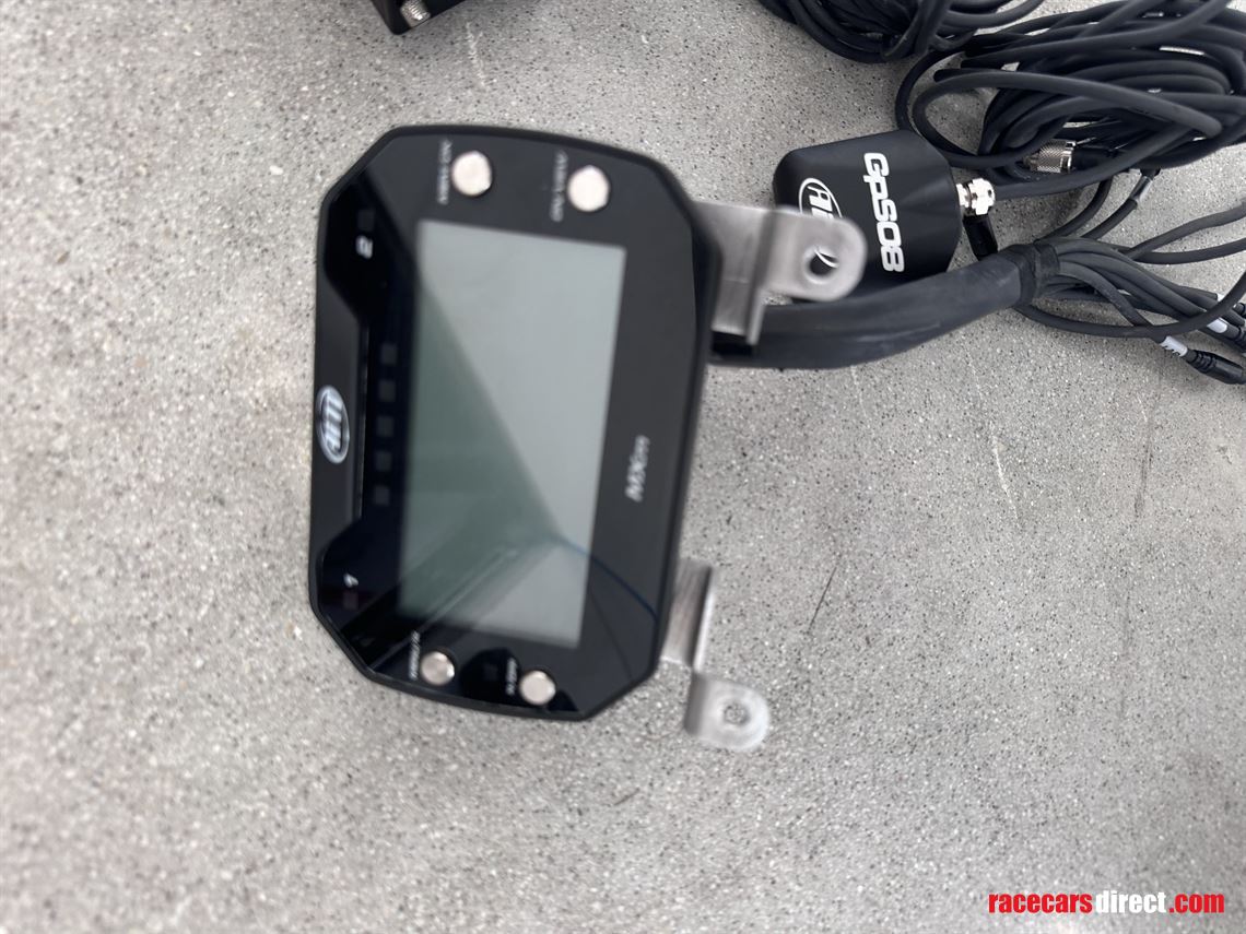 dashboard-and-camera-car