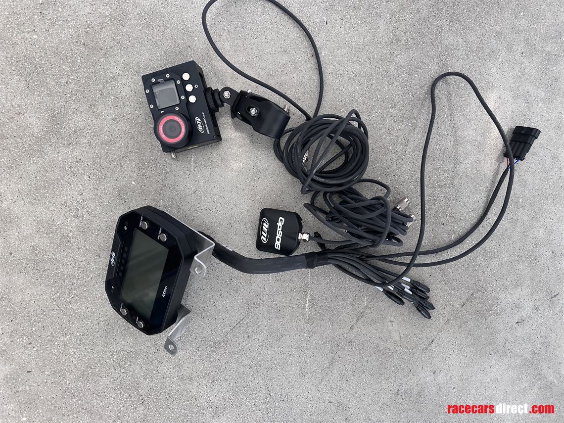 dashboard-and-camera-car