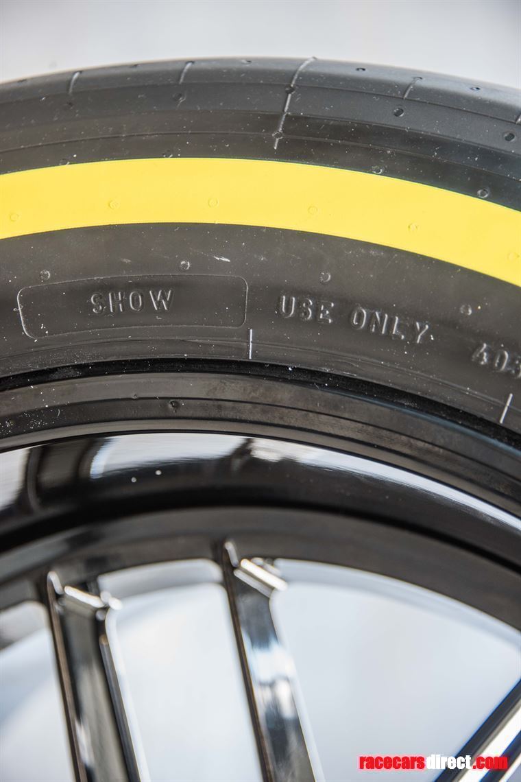 f1-official-18-inch-pirelli-rear-tire-rim