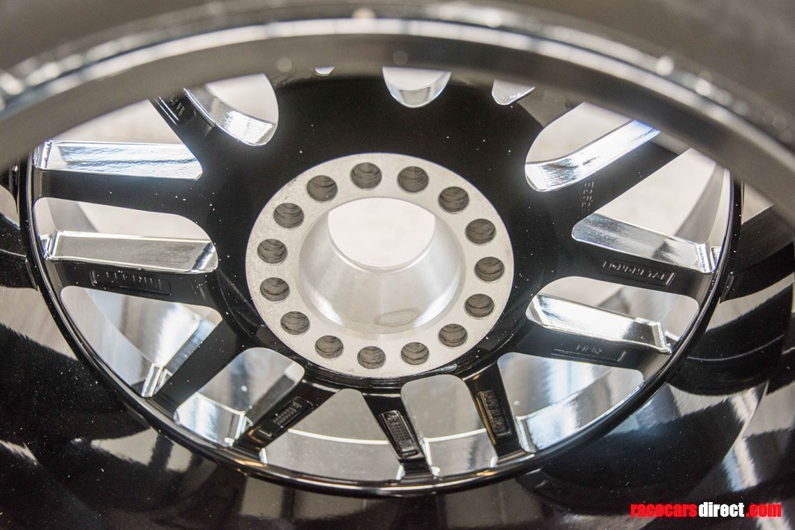 f1-official-18-inch-pirelli-rear-tire-rim