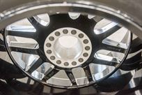 f1-official-18-inch-pirelli-rear-tire-rim