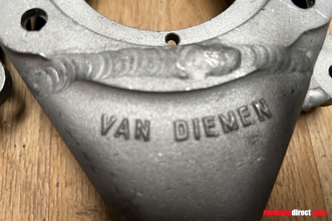 van-dieman-rf93-04-rear-uprights