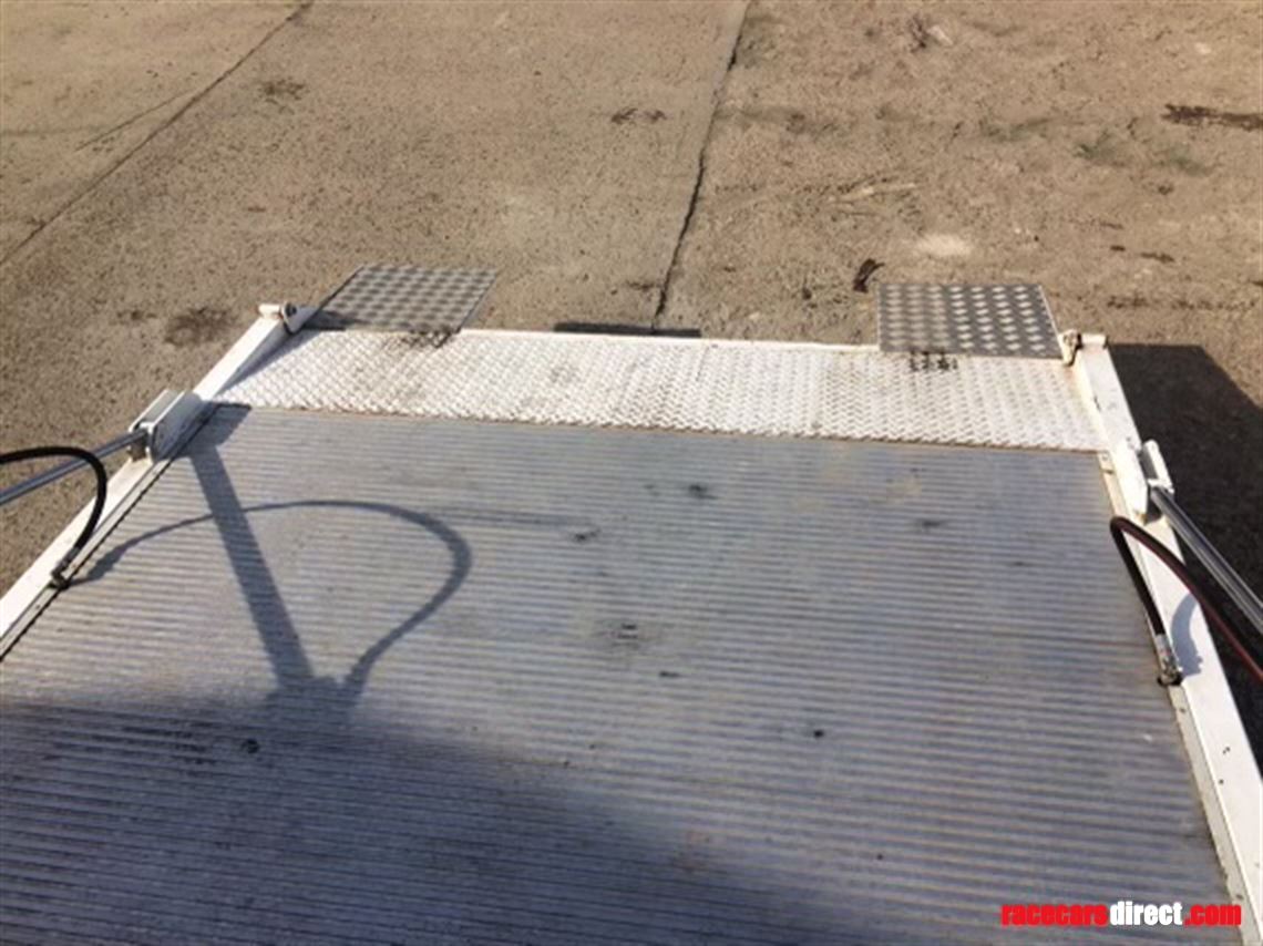 2-car-gt-car-transporter-rigid-18t-iveco-with