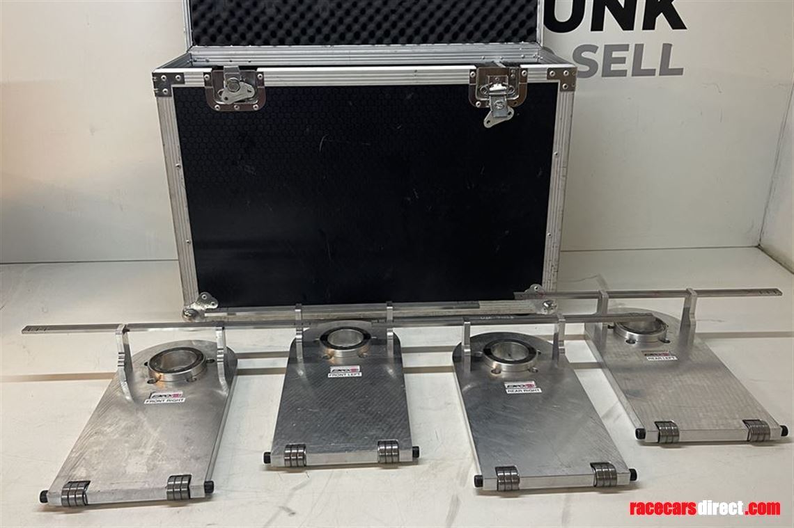 hubstands-in-flight-case