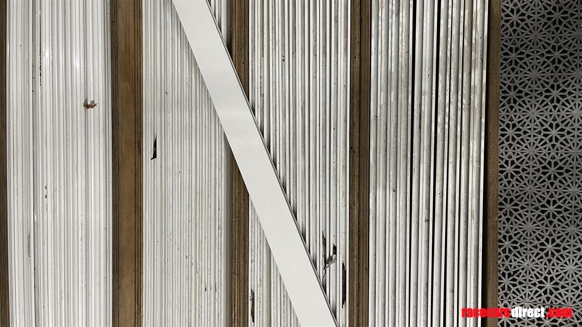 white-pitwall-frames