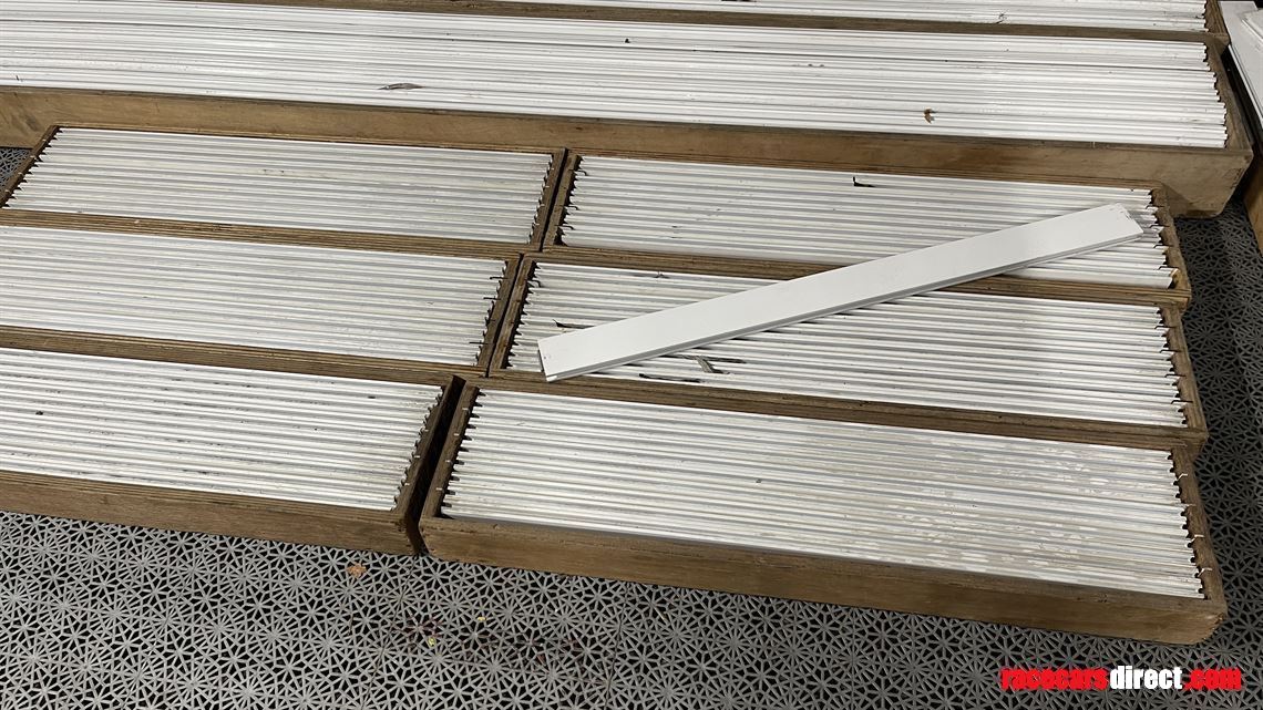 white-pitwall-frames