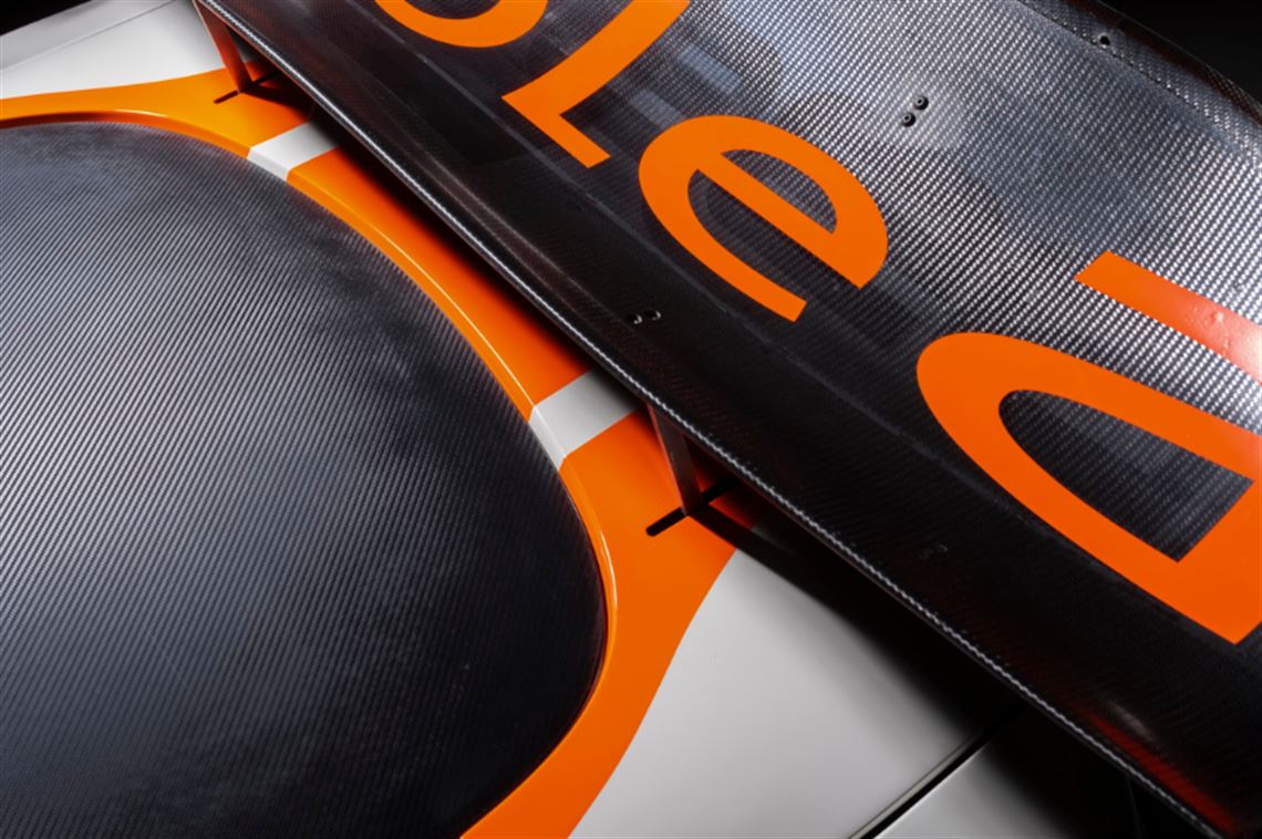 2010-aston-martin-v8-vantage-gt2