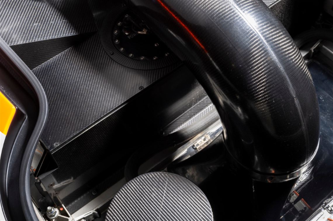 2010-aston-martin-v8-vantage-gt2