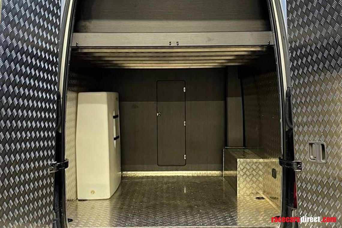 Race garage ideal bike or Karts