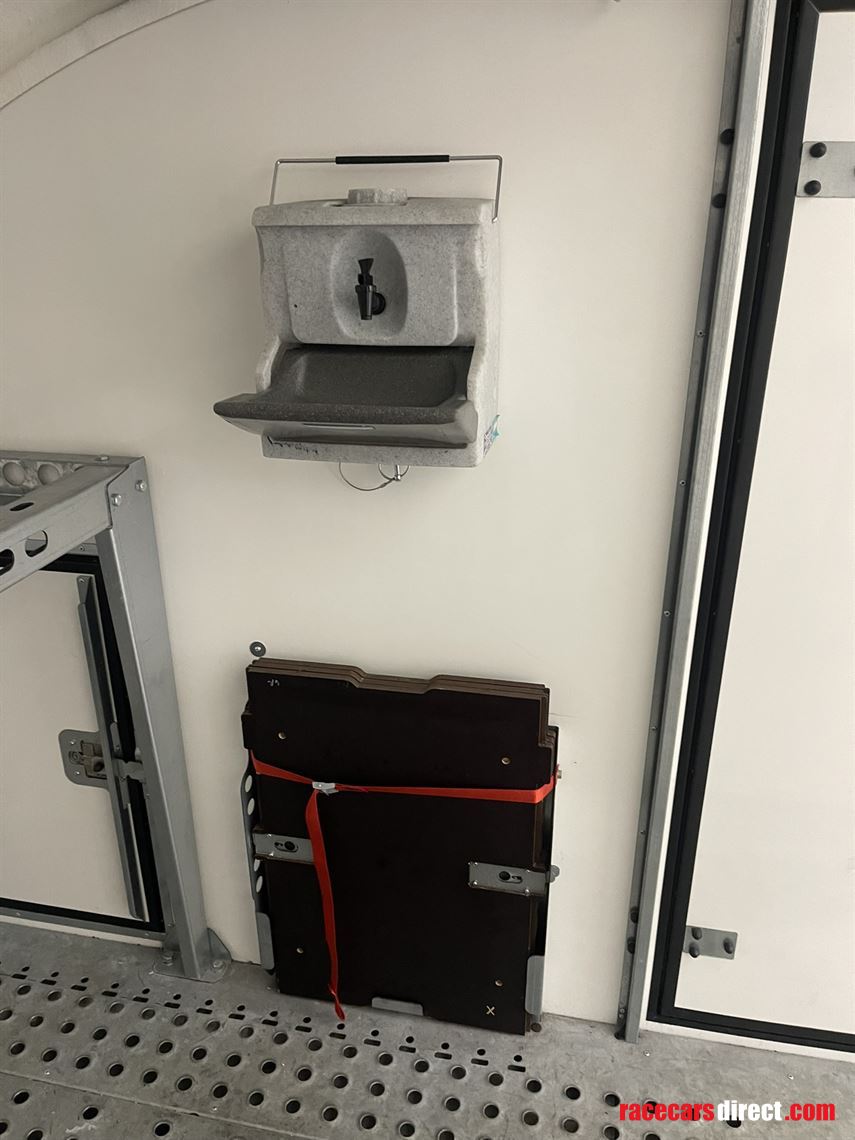 high-spec-brian-james-trailer-rt6---black