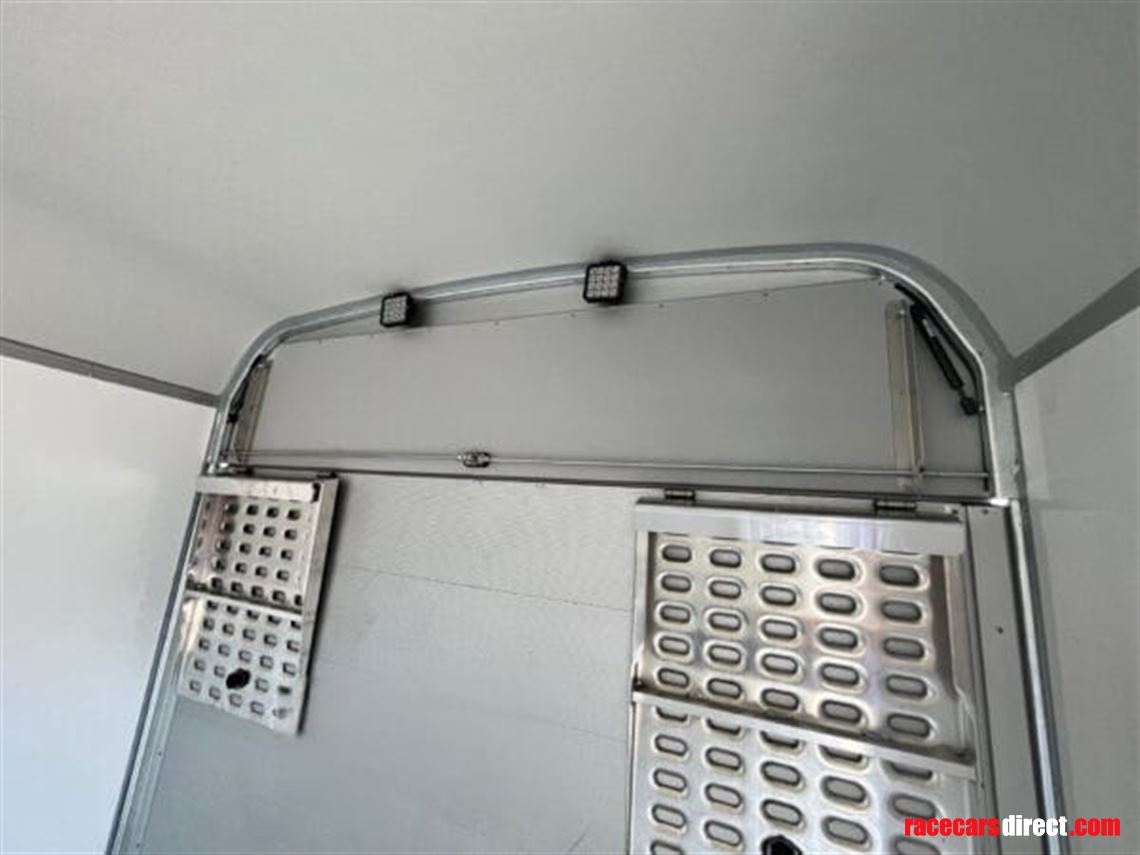 debon-c1000-enclosed-trailer