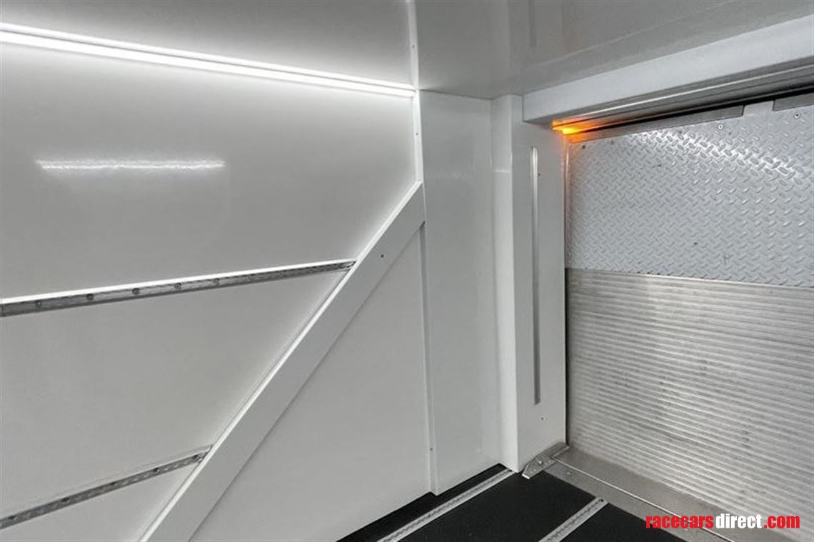 4-car-race-transporter-with-office