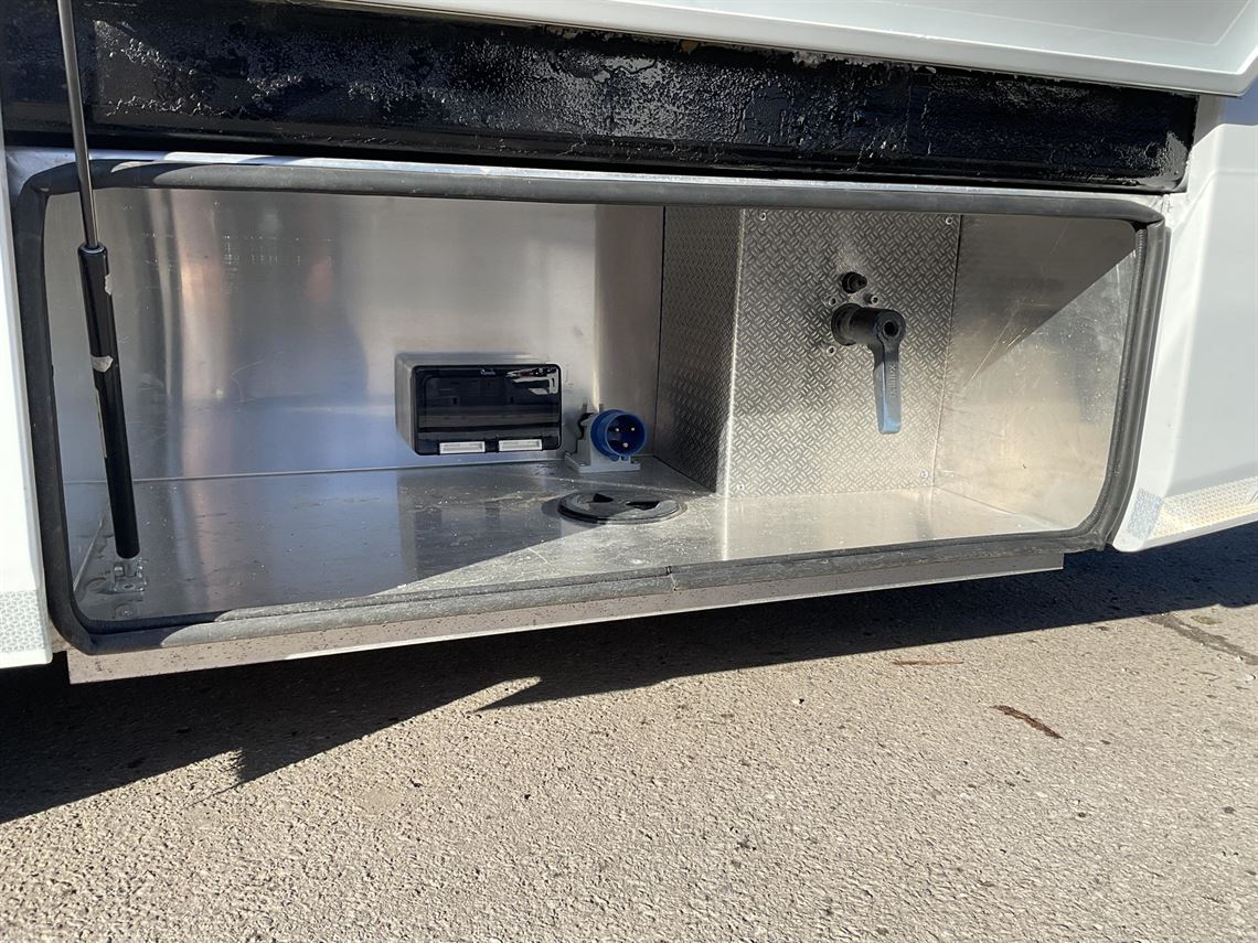 4-car-race-transporter-with-office