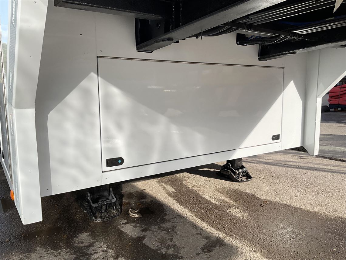 4-car-race-transporter-with-office