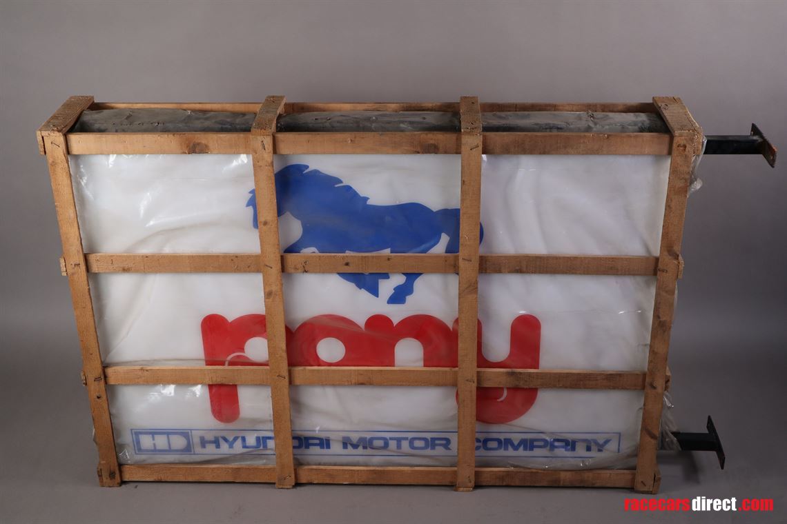 hyundai-pony-neon-sign-from-the-80s