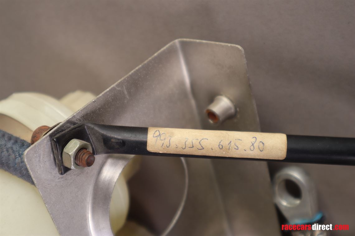 porsche-911-gt1-brake-tank-expansion-tank